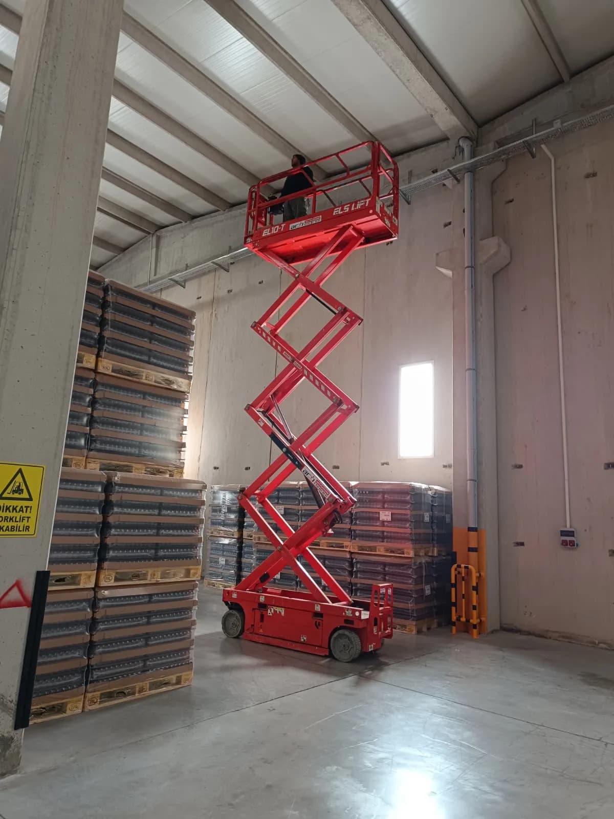 Adana Manlift ve Forklift Kiralama Rehberi: Endüstri, Lojistik ve Montaj